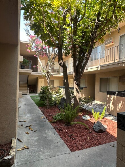 Building Photo - 4350 Troost Ave