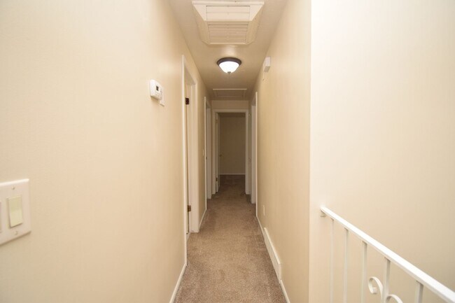 Building Photo - Bright 3 Bed in North Salt Lake – Near Parks, Trails, Shopping & Dining!!