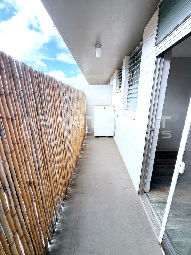 Building Photo - 3215 Ho'olulu St