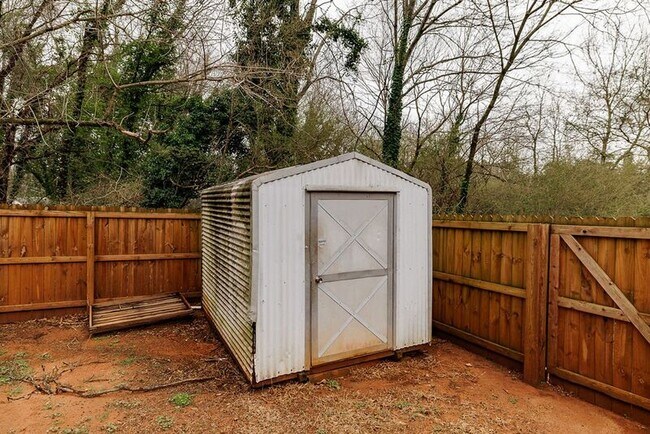 Building Photo - 110 Upland Ct