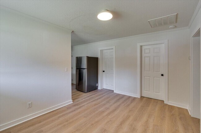 Building Photo - 5307 Weaver St