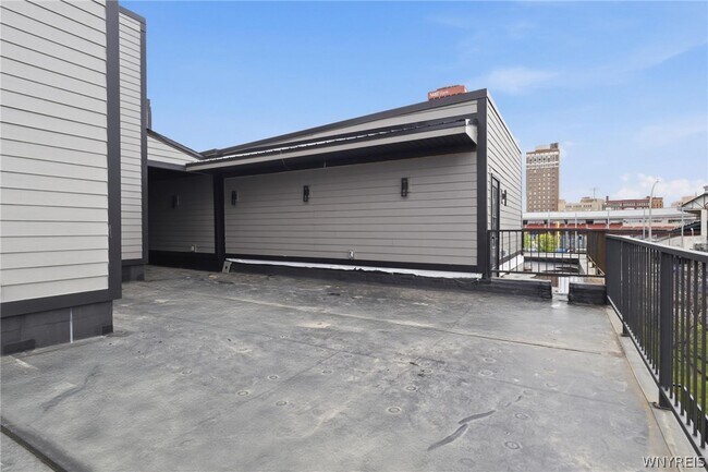 Building Photo - 136 Seneca St