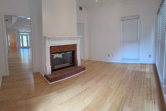 Building Photo - 1040 Sunny Field Ct NE