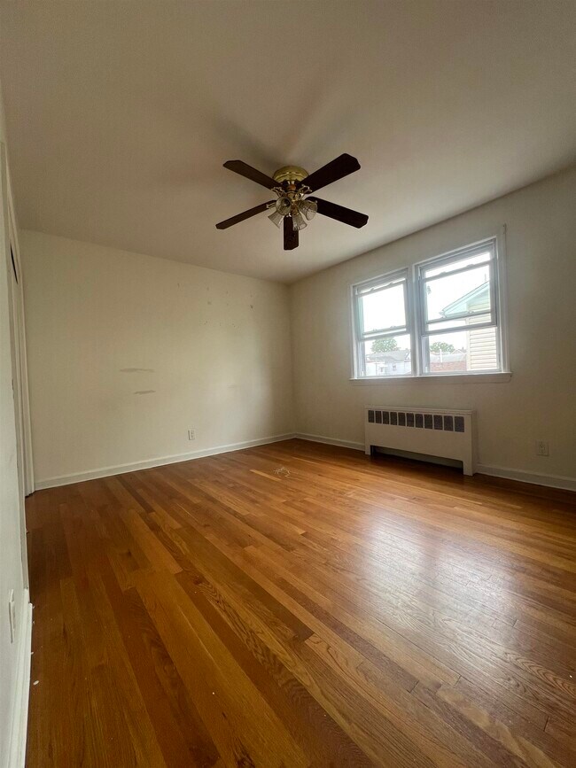 Building Photo - 119-121 Hobart Ave