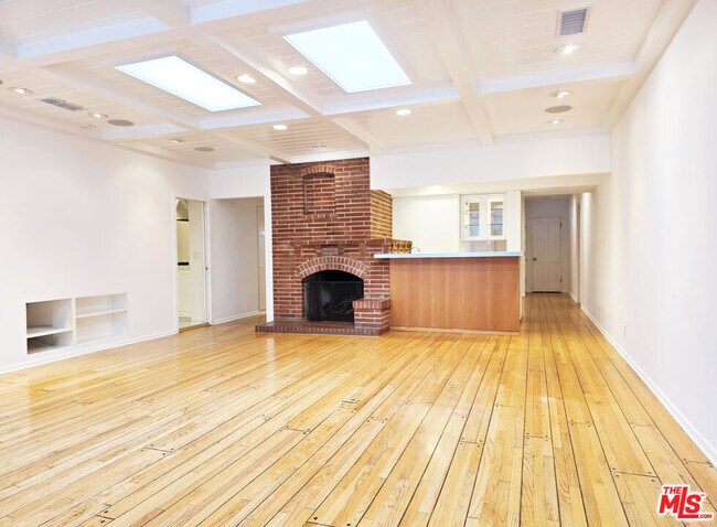 Building Photo - 4031 Hollyline Ave