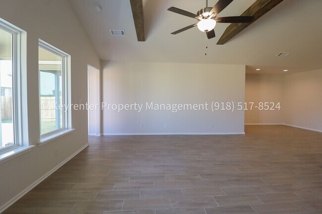 Building Photo - Stunning New Construction Home 4 Bed 2 Bath Broken Arrow