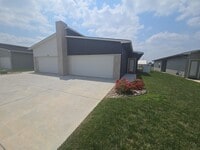Building Photo - 2143/45 S Thatcher Cir