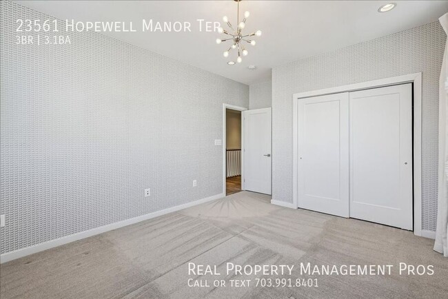 Building Photo - 23561 Hopewell Manor Terrace