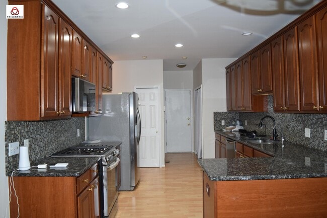 Building Photo - 1566 Heron Cir