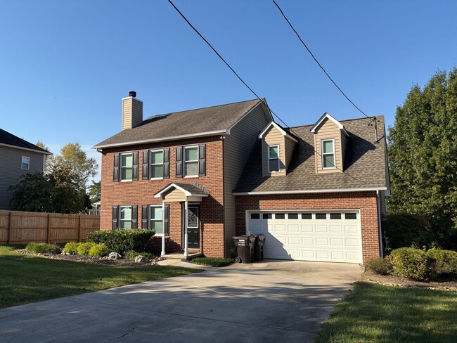 Building Photo - Knoxville 37923 - 3 bedroom, 2.5 bath home...
