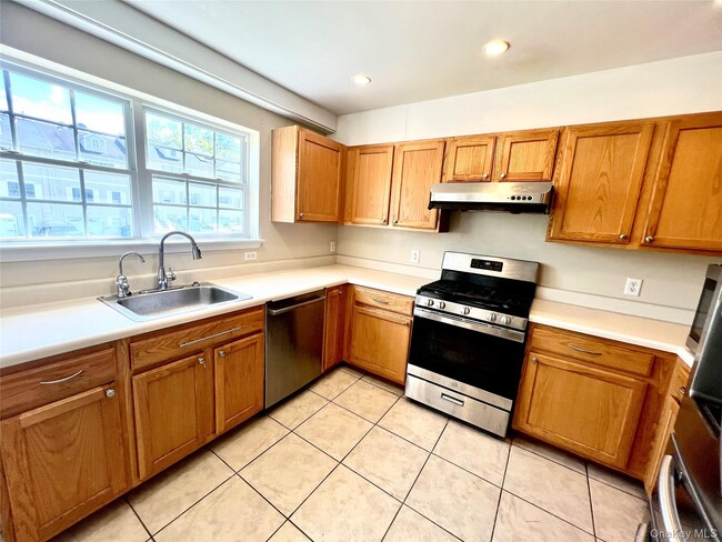 Building Photo - 60 Peach Pl