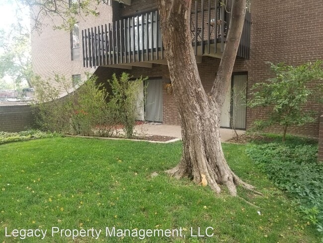 Building Photo - 480 S Marion Pkwy