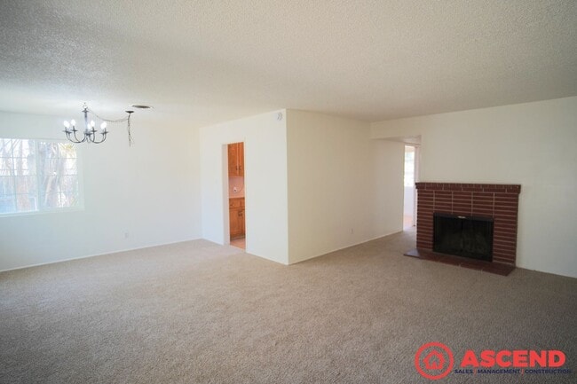 Building Photo - Darling Home in East Bakersfield!