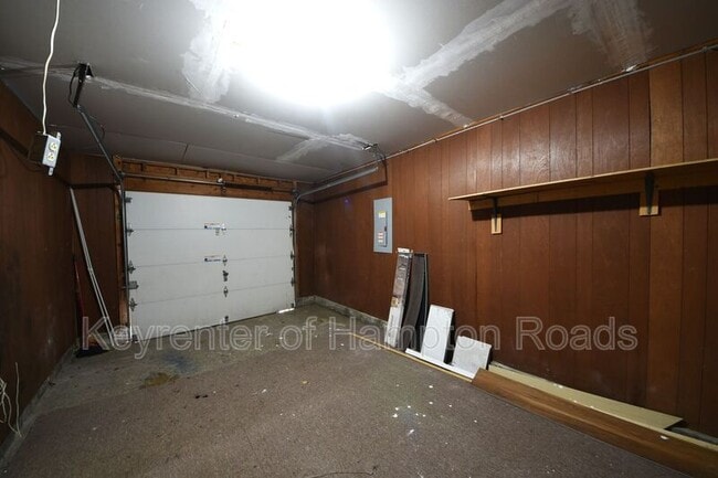 Building Photo - 192 S Hall Way