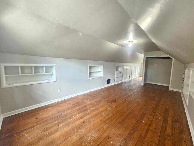Building Photo - $1,895 - 3 Bed / 1 Bath Vintage Bungalow In North Spokane