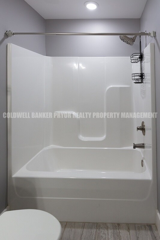 Building Photo - 9618 Shooting Star Cir