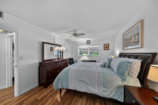 Building Photo - 804 SE 7th St