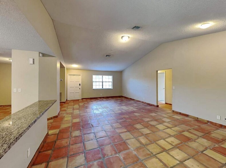 Building Photo - 6408 NW 33rd Terrace