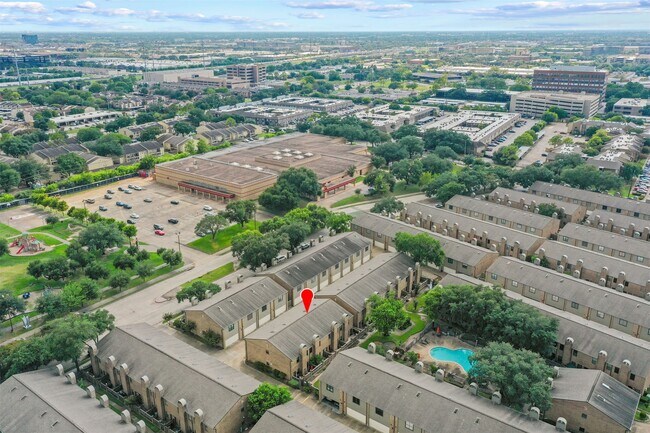 Building Photo - 9850 Pagewood Ln