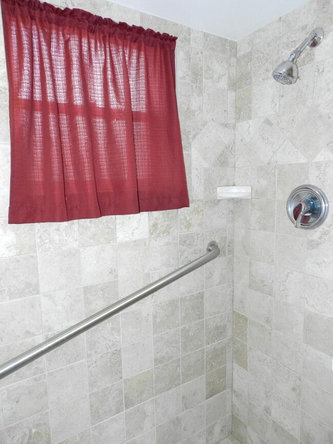 Building Photo - 3 Greenway Village N