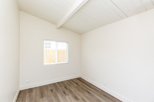 Building Photo - *** OCEANSIDE OASIS 2/1 WITH GARAGE, NEWLY...
