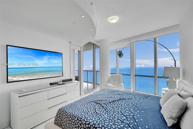 Building Photo - 17121 Collins Ave