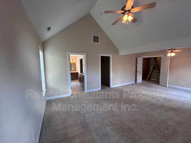 Building Photo - 4540 Pebble Lake Dr