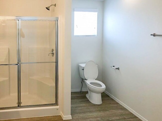 Building Photo - Newer home for rent on large lot!