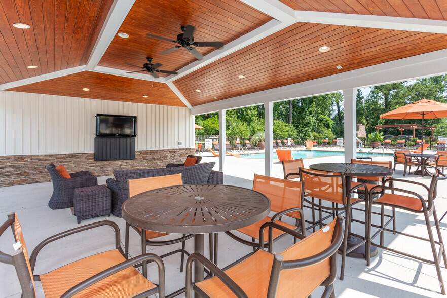 Outdoor Lounge - xEllington Farmsx