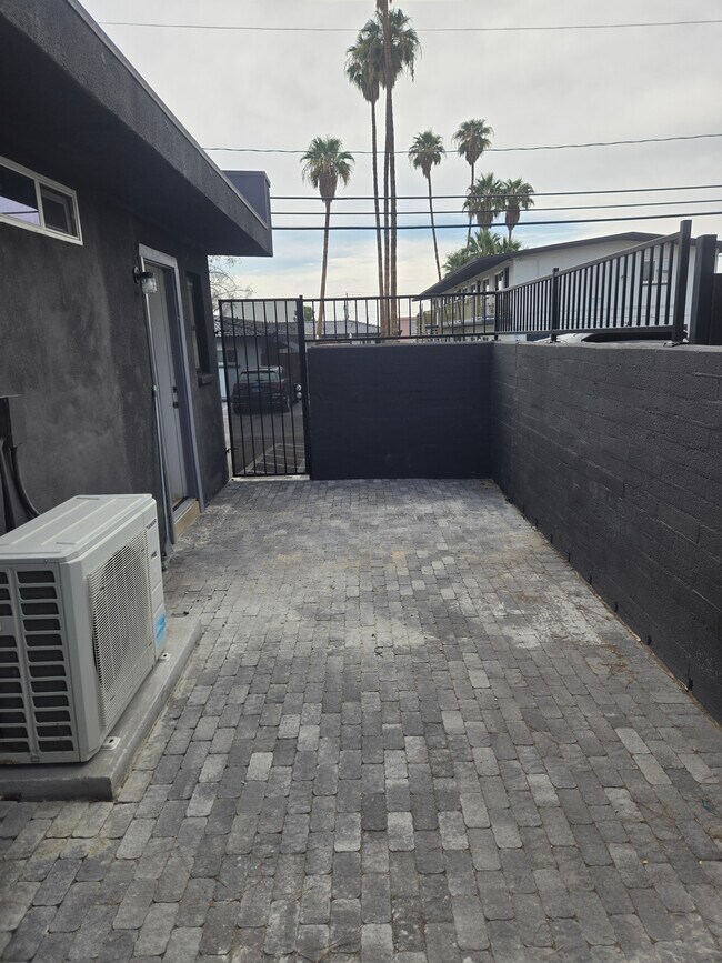 Building Photo - 10001 Peace Way