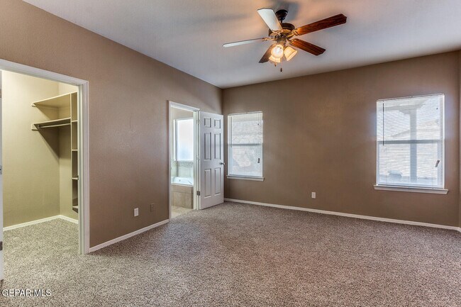 Building Photo - 5819 Redstone Rim Dr