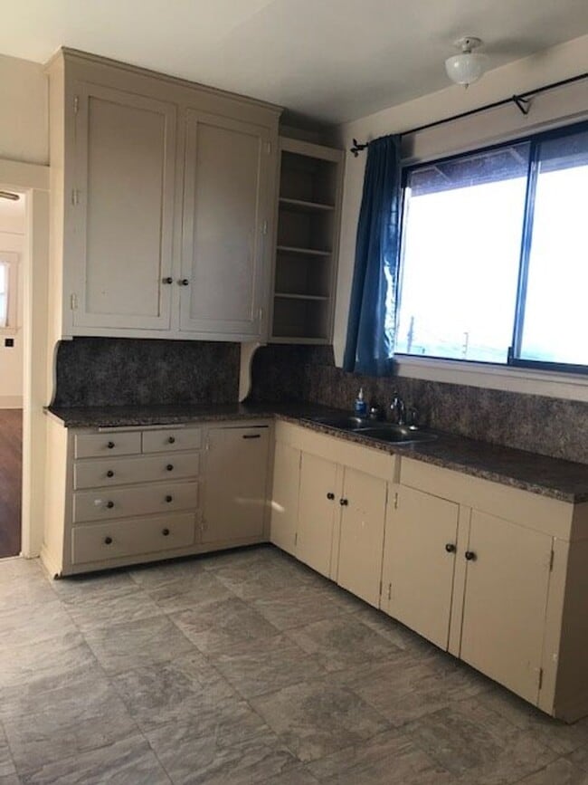 Building Photo - Adorable Jerome Home!! 2 Bedroom 1 Bath Contact Property Pros Property Management