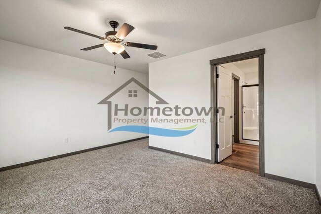 Building Photo - 3-Bedroom, 2-Bathroom Home with 3-Car Gara...