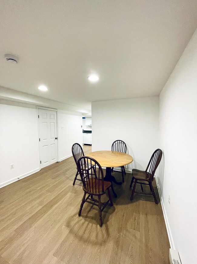 Building Photo - 3194 St Johns Ln