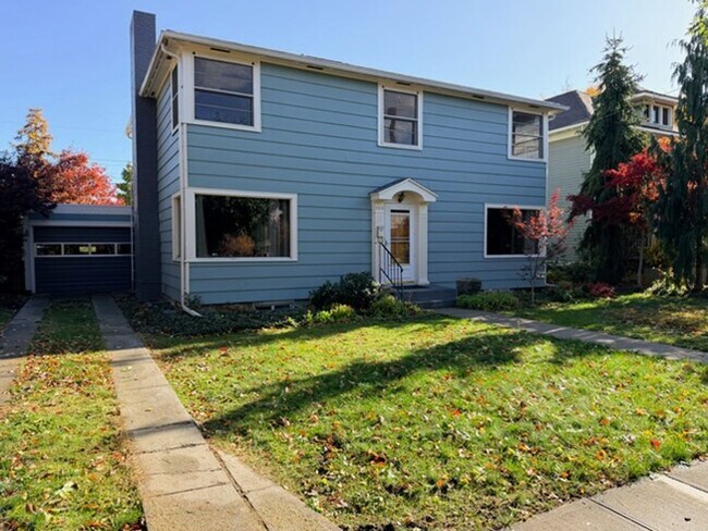 Building Photo - Located in the Historic District! 3+ beds,...