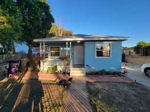 Building Photo - Renovated 3 Bed, 2 Bath 1122 Sqft front un...