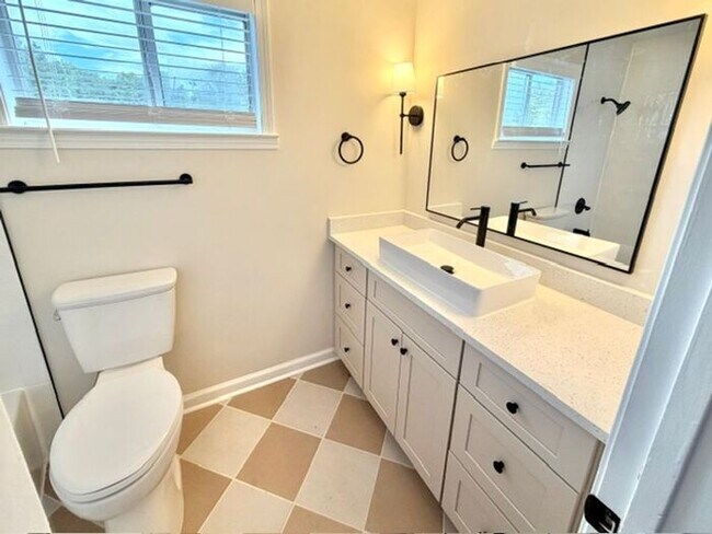 Building Photo - Beautiful custom home in the Lake Cormorant/Hernado area, now available!