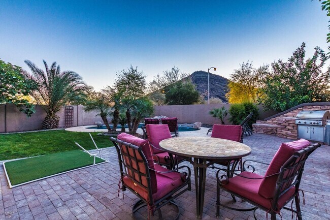 Building Photo - Gorgeous 5 Bedroom 3.5 Bath Stetson Valley...