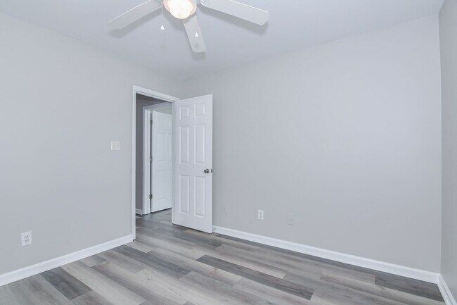 Building Photo - 4 Bedroom Ranch