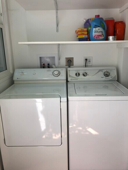 Building Photo - 12 Coach Rd