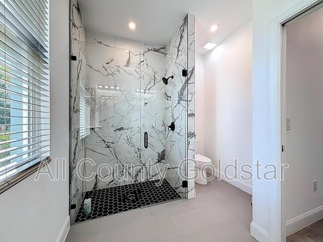 Building Photo - 6049 Higgins Ln