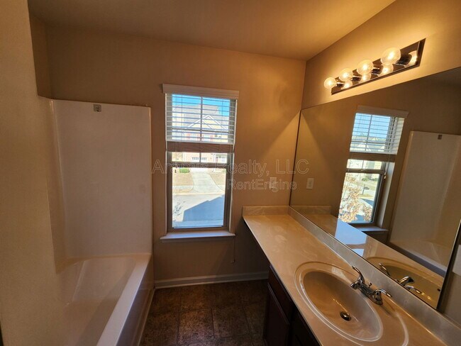 Building Photo - 2385 Capella Cir SW