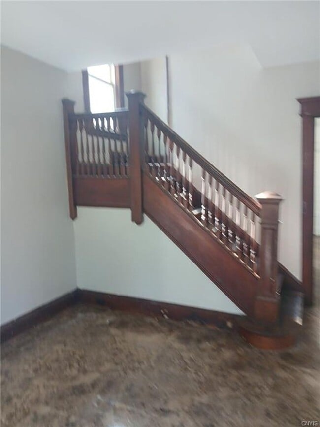 Building Photo - 4 Bedroom Single Family House Available in Syracuse