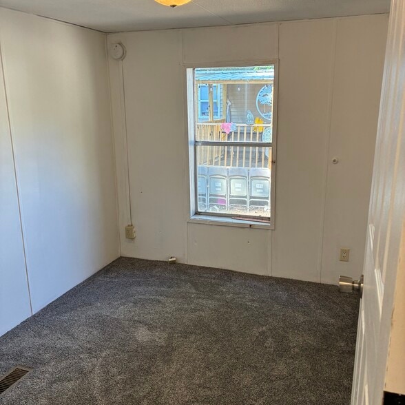 Building Photo - 447 N Plum St