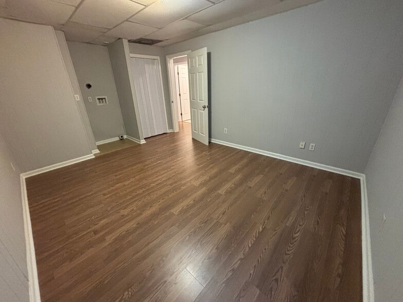 Building Photo - 3211 Country Ln