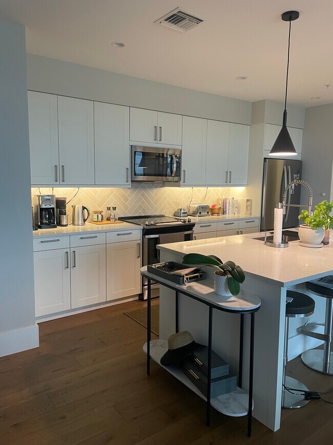 Kitchen - 1111 Central Ave