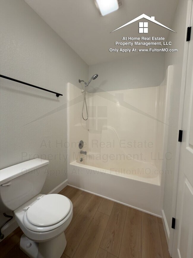 Building Photo - 1011-1013 Greystone Court