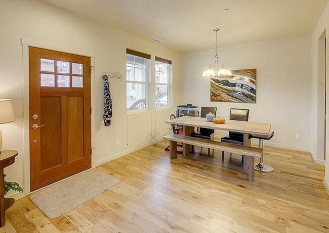 Building Photo - Beautiful 4 Bedroom Home In Villebois!
