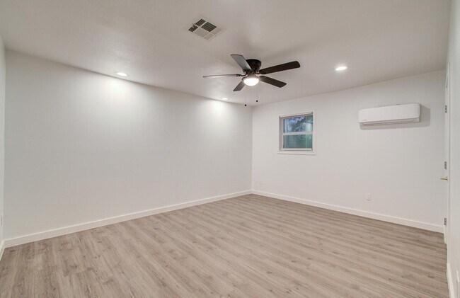 Building Photo - 523 Brandon Rd