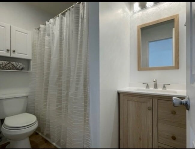 Building Photo - 212 11th Ave S